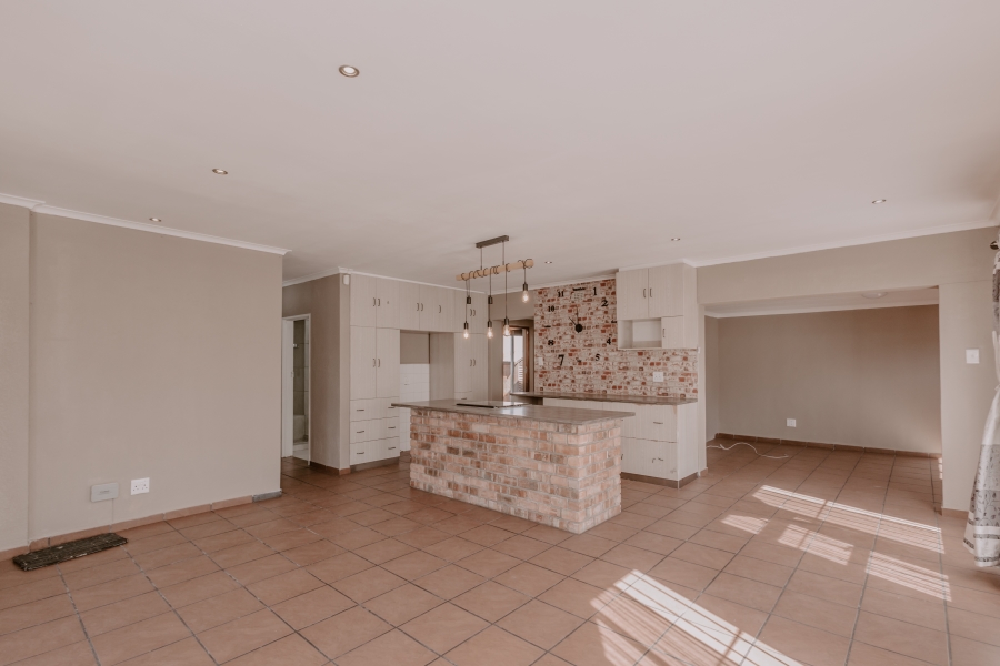 5 Bedroom Property for Sale in Protea Heights Western Cape